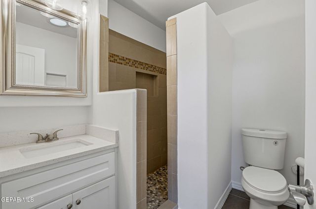 932 MESITA Drive, El Paso, TX 79902