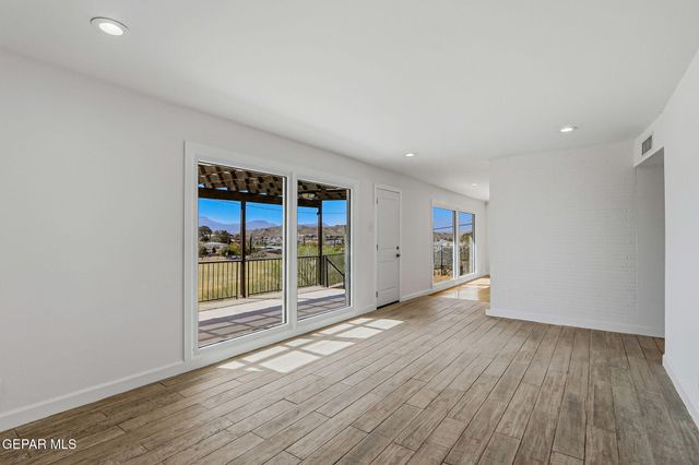 932 MESITA Drive, El Paso, TX 79902