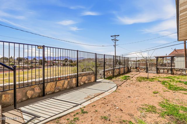 932 MESITA Drive, El Paso, TX 79902