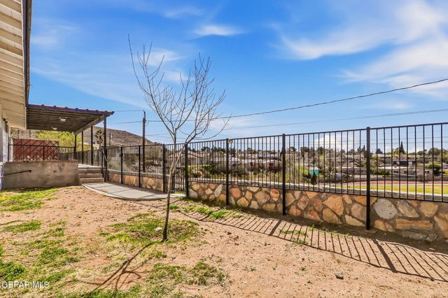 932 MESITA Drive, El Paso, TX 79902