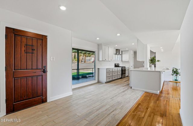 932 MESITA Drive, El Paso, TX 79902