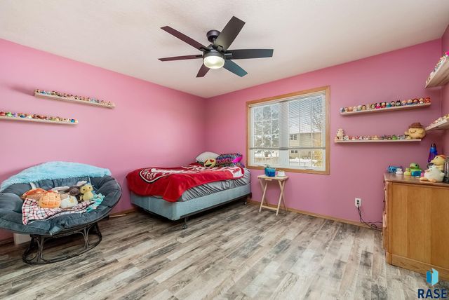 1715 S Lorne Ln Lane, Sioux Falls, SD 57106