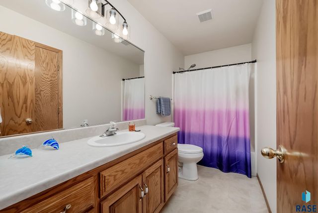 1715 S Lorne Ln Lane, Sioux Falls, SD 57106