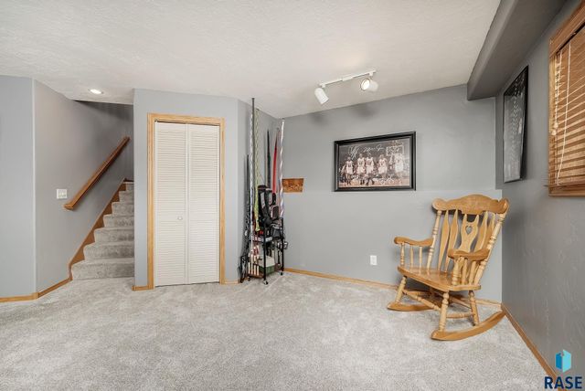 1715 S Lorne Ln Lane, Sioux Falls, SD 57106