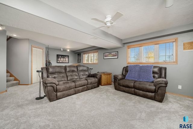 1715 S Lorne Ln Lane, Sioux Falls, SD 57106