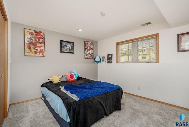 1715 S Lorne Ln Lane, Sioux Falls, SD 57106