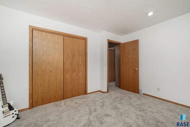 1715 S Lorne Ln Lane, Sioux Falls, SD 57106