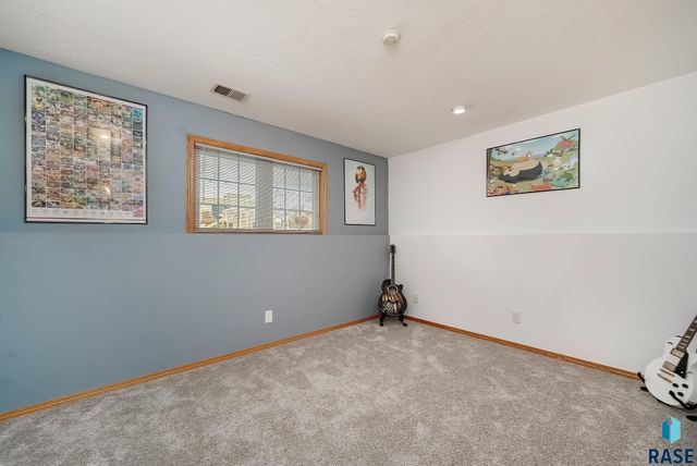 1715 S Lorne Ln Lane, Sioux Falls, SD 57106