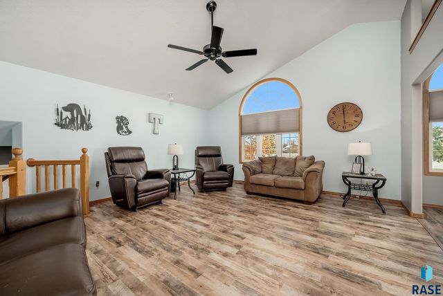 1715 S Lorne Ln Lane, Sioux Falls, SD 57106