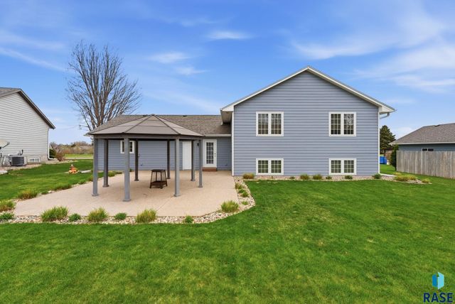 1715 S Lorne Ln Lane, Sioux Falls, SD 57106