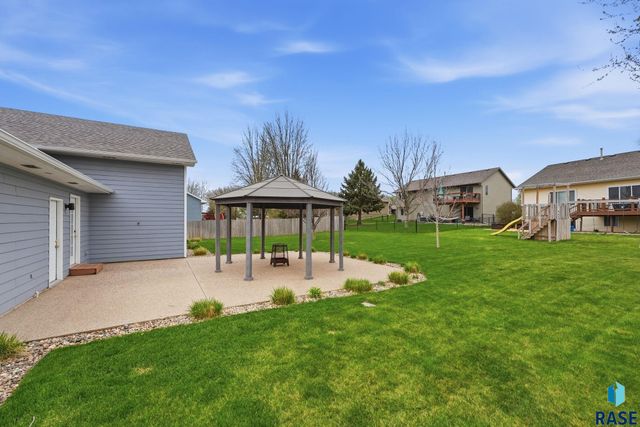 1715 S Lorne Ln Lane, Sioux Falls, SD 57106