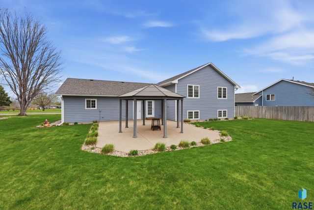 1715 S Lorne Ln Lane, Sioux Falls, SD 57106