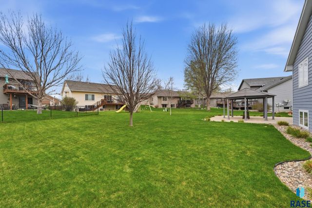 1715 S Lorne Ln Lane, Sioux Falls, SD 57106