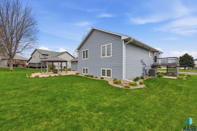 1715 S Lorne Ln Lane, Sioux Falls, SD 57106