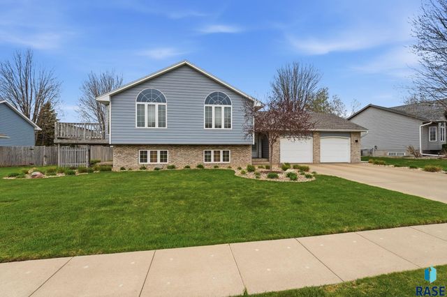 1715 S Lorne Ln Lane, Sioux Falls, SD 57106