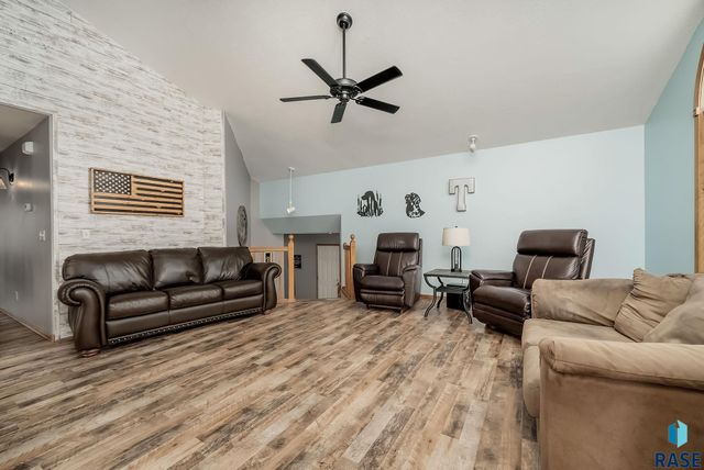 1715 S Lorne Ln Lane, Sioux Falls, SD 57106