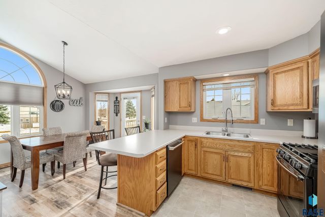 1715 S Lorne Ln Lane, Sioux Falls, SD 57106