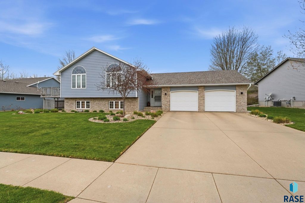 1715 S Lorne Ln Lane, Sioux Falls, SD 57106