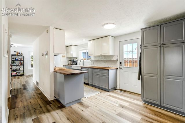 2255 Allyn Way, Colorado Springs, CO 80915
