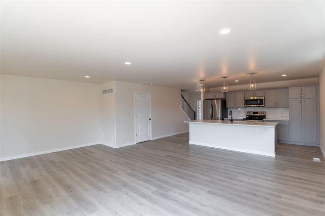 211 5th Street B, Coralville, IA 52241