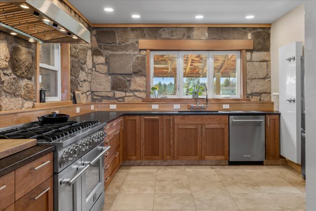 61900 Anker Lane, Bend, OR 97702