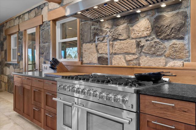 61900 Anker Lane, Bend, OR 97702