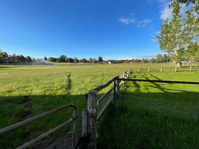 61900 Anker Lane, Bend, OR 97702