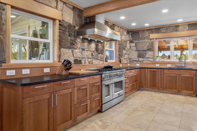 61900 Anker Lane, Bend, OR 97702