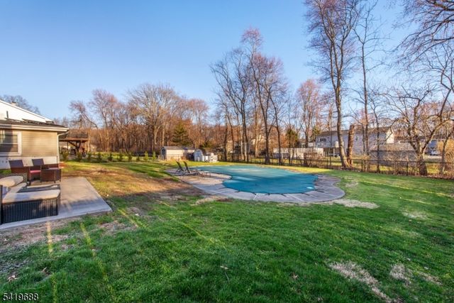 127 Horseneck Rd, Fairfield Twp., NJ 07004