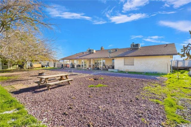 14010 Jicarilla Rd, Apple Valley, CA 92307