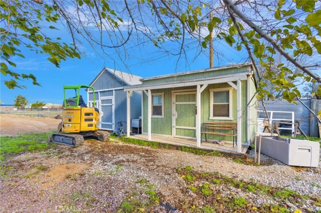 14010 Jicarilla Rd, Apple Valley, CA 92307