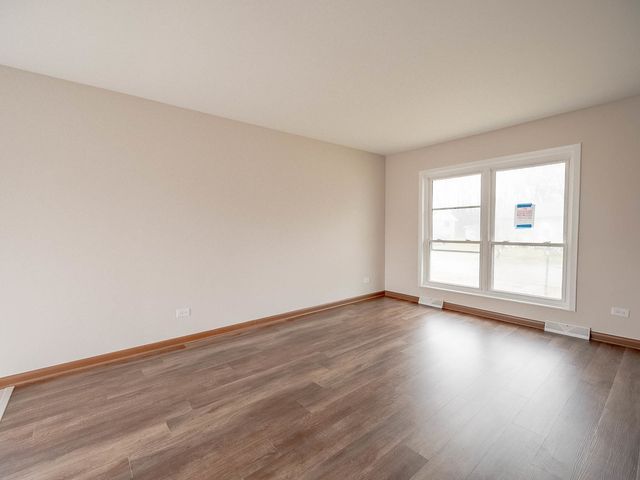 37 N Cedar Lane, Glenwood, IL 60425