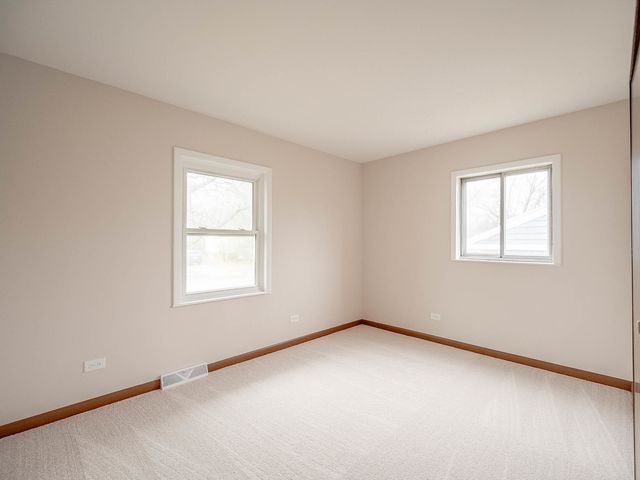 37 N Cedar Lane, Glenwood, IL 60425