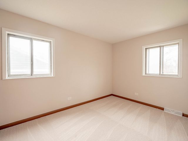 37 N Cedar Lane, Glenwood, IL 60425