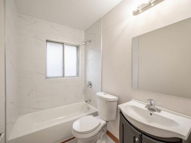 37 N Cedar Lane, Glenwood, IL 60425