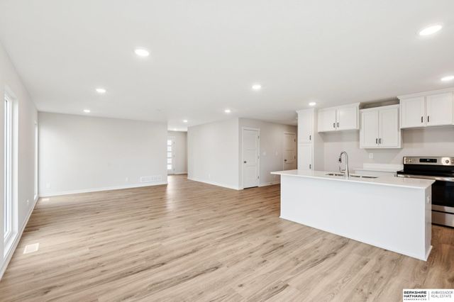 8954 S 21st Street, Bellevue, NE 68147