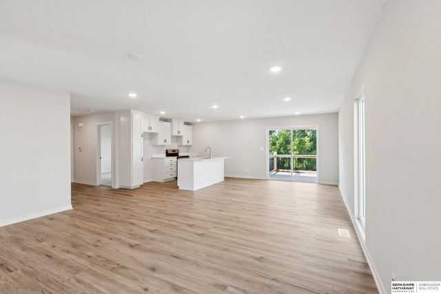 8954 S 21st Street, Bellevue, NE 68147