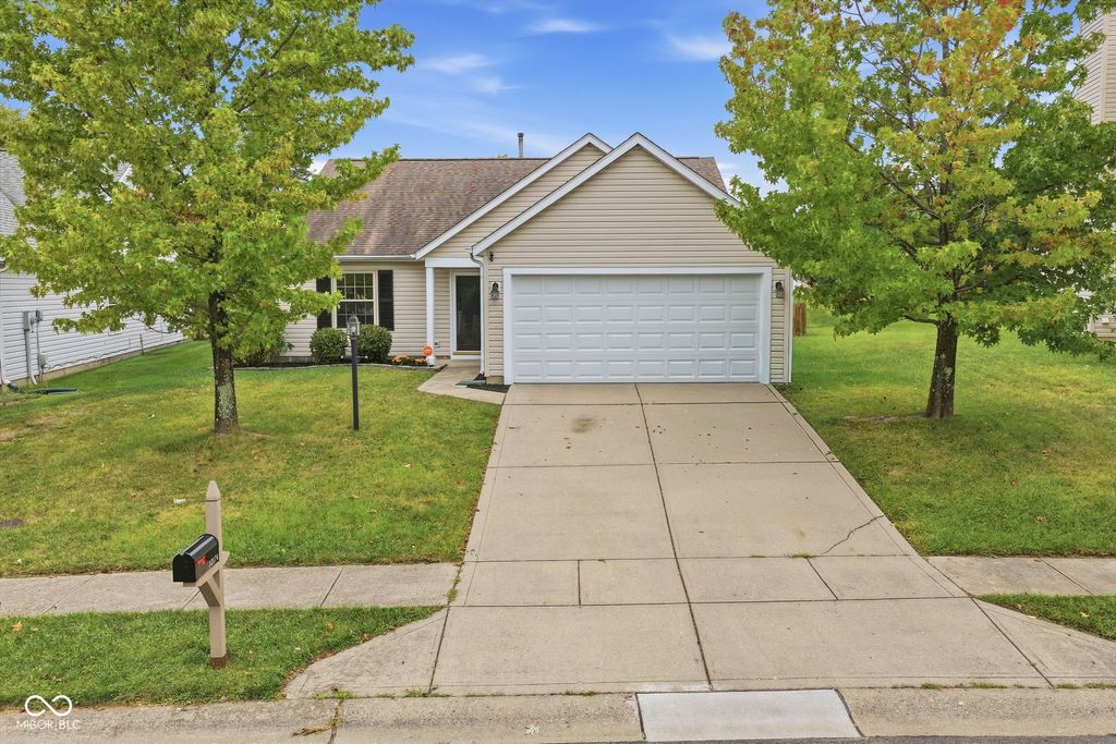 12174 Split Granite Drive, Fishers, IN 46037
