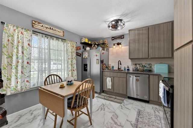 149 Stonebridge Lane, Smithville, MO 64089