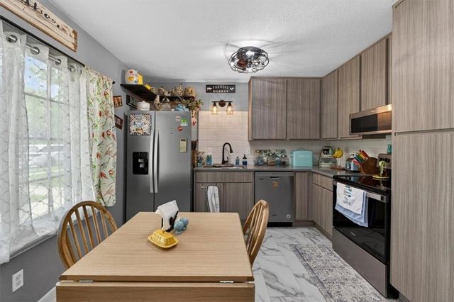 149 Stonebridge Lane, Smithville, MO 64089
