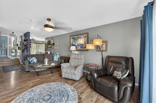 149 Stonebridge Lane, Smithville, MO 64089
