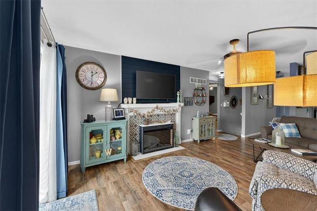 149 Stonebridge Lane, Smithville, MO 64089