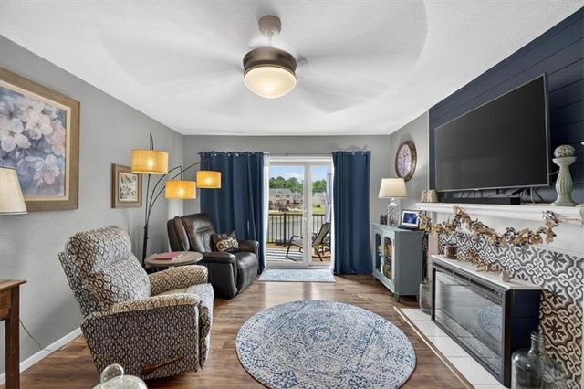 149 Stonebridge Lane, Smithville, MO 64089