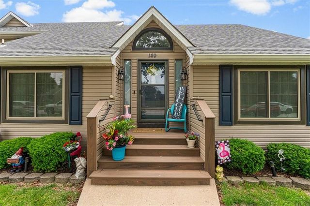 149 Stonebridge Lane, Smithville, MO 64089