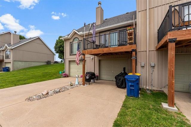149 Stonebridge Lane, Smithville, MO 64089