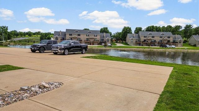 149 Stonebridge Lane, Smithville, MO 64089