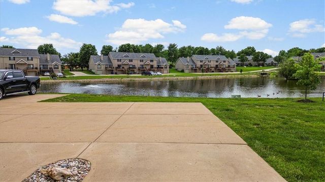149 Stonebridge Lane, Smithville, MO 64089