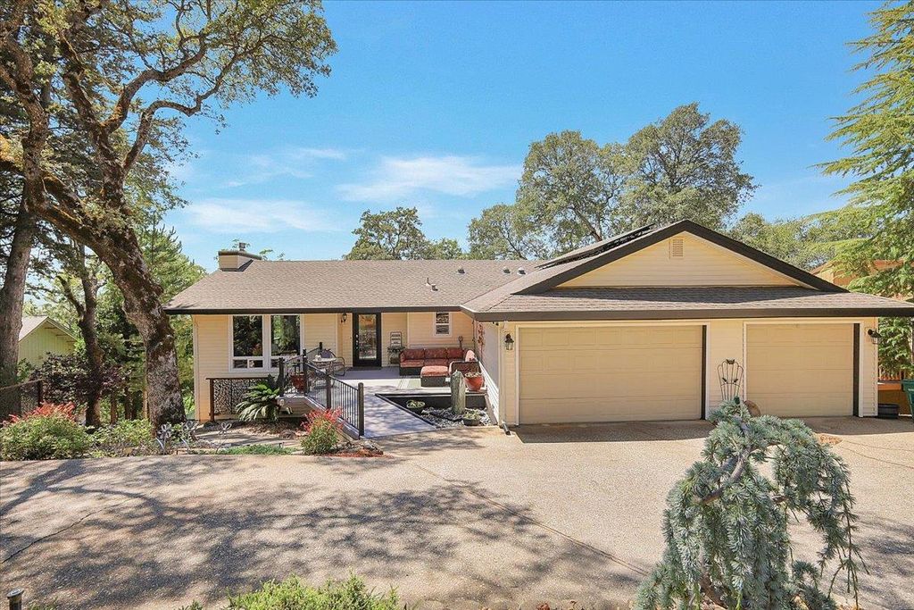 12600 Jayhawk Ct, Penn Valley, CA 95946