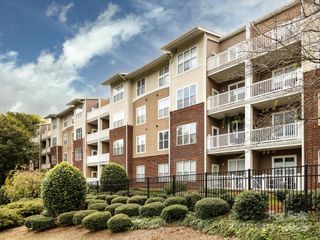 1000 E Woodlawn Road 216, Charlotte, NC 28209