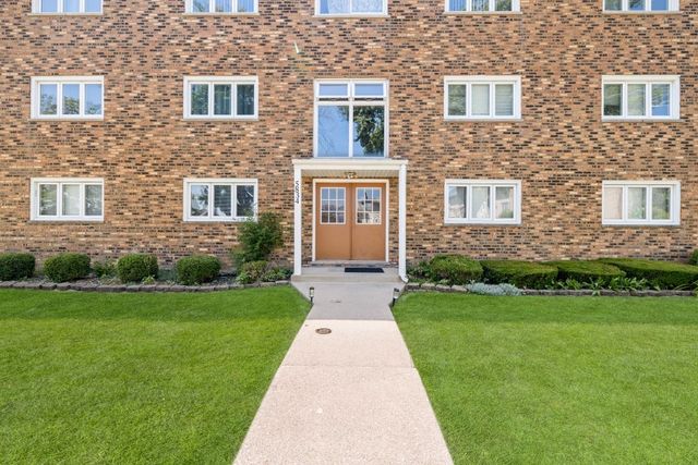 5834 W 77th Street 104, Burbank, IL 60459